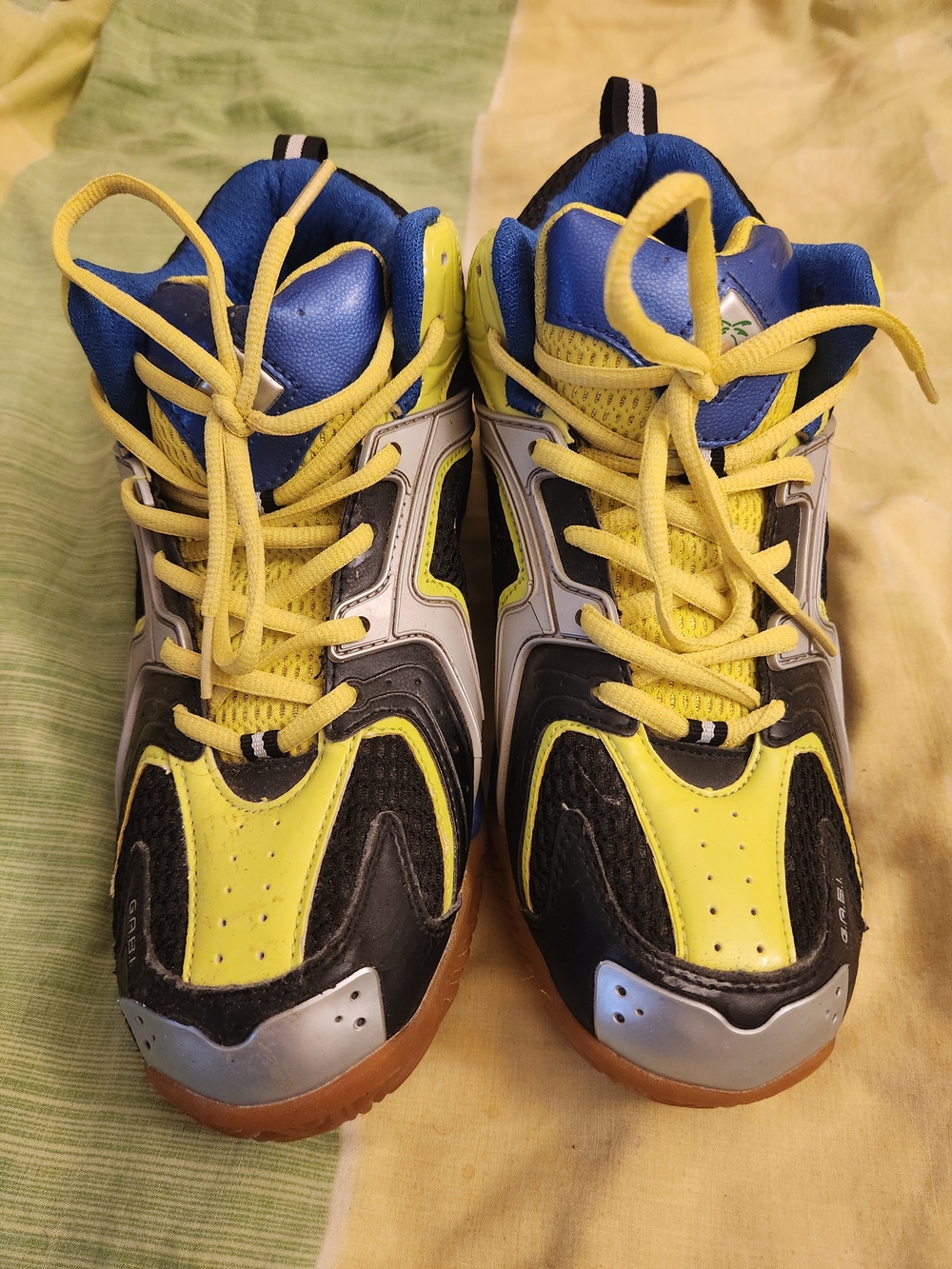 Men's Athletic Trainers in Yellow and Blue — Volleyball Shoes